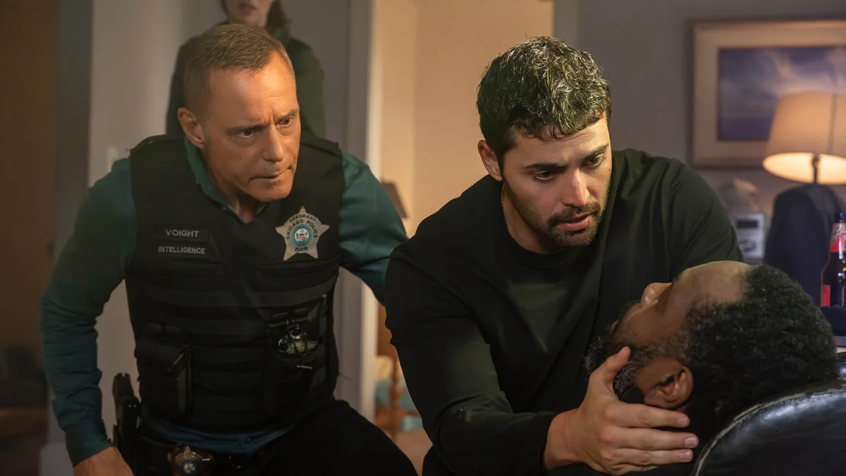 La squadra di Chicago P.D. riunita nella sala operativa del distretto