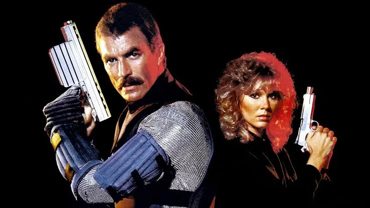 Tom Selleck in una scena del film Runaway del 1984