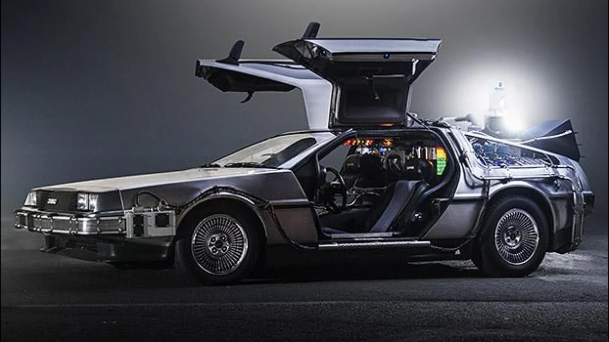 Una DeLorean protagonista di un viaggio nel tempo cinematografico