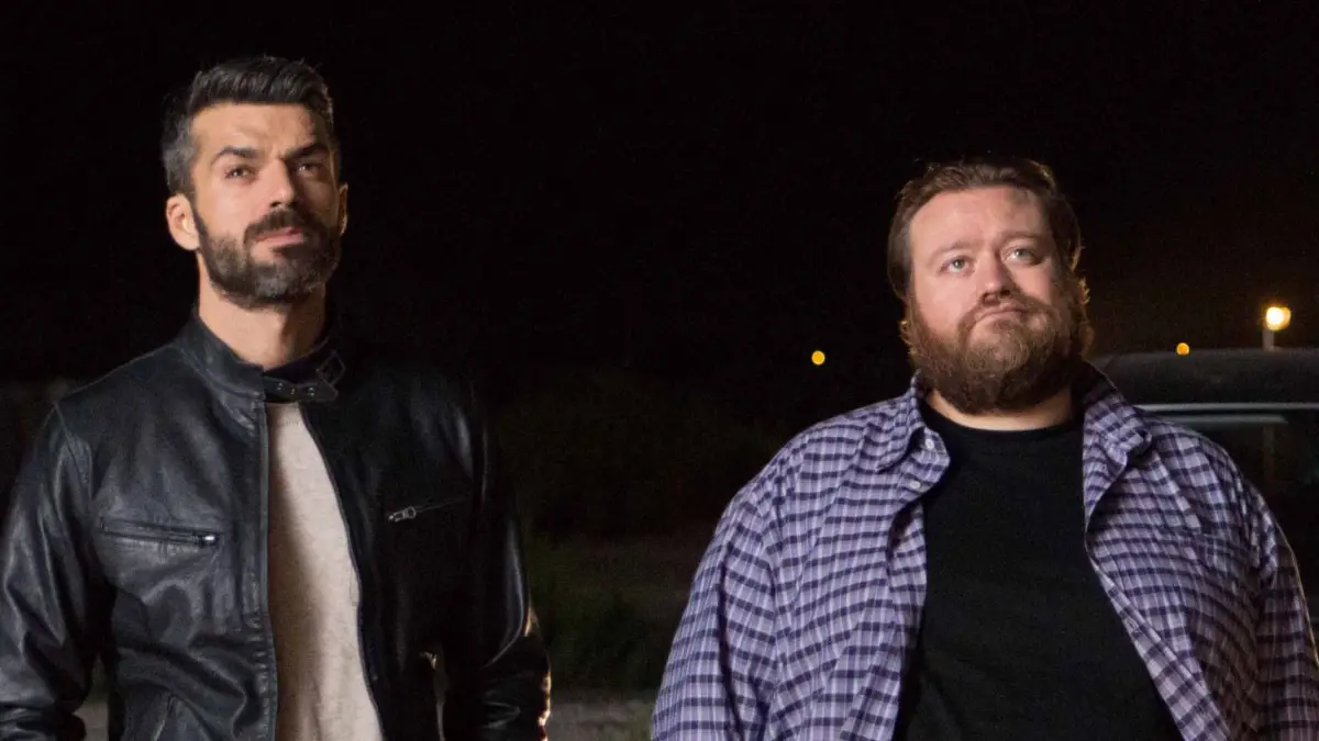 Luca Argentero e Stefano Fresi protagonisti della commedia Al posto tuo