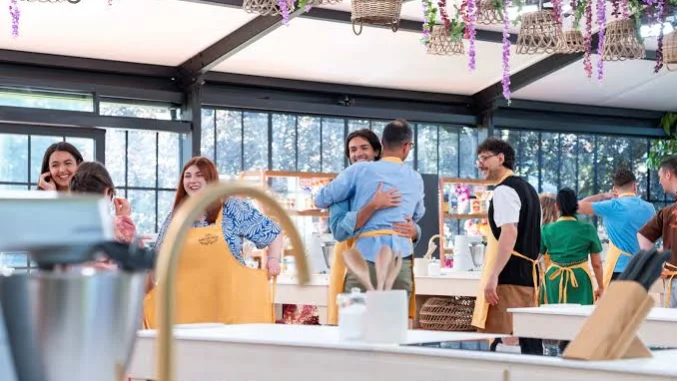 Il tendone di Bake Off Italia preparato per una puntata a tema scolastico