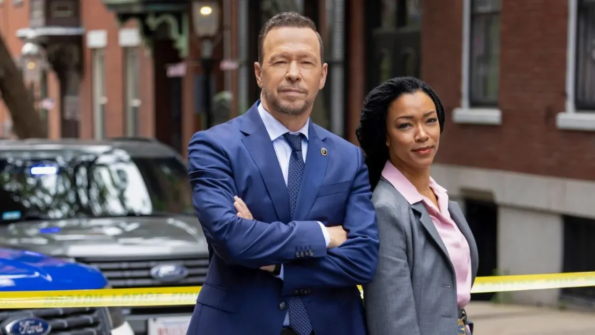 Donnie Wahlberg e Sonequa Martin-Green nei ruoli di Danny Reagan e Lena Silver in Boston Blue