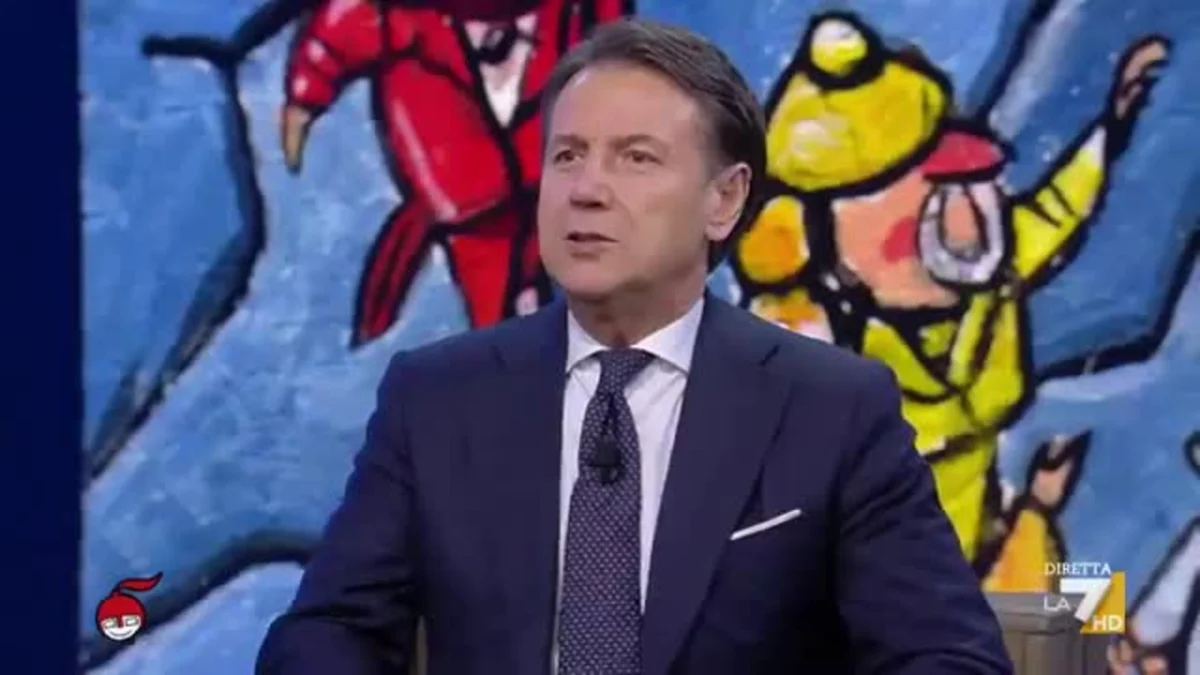 Giovanni Floris durante la conduzione di DiMartedì su La7