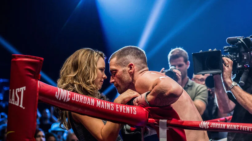 Jake Gyllenhaal e Rachel McAdams in una scena di Southpaw - L'ultima sfida