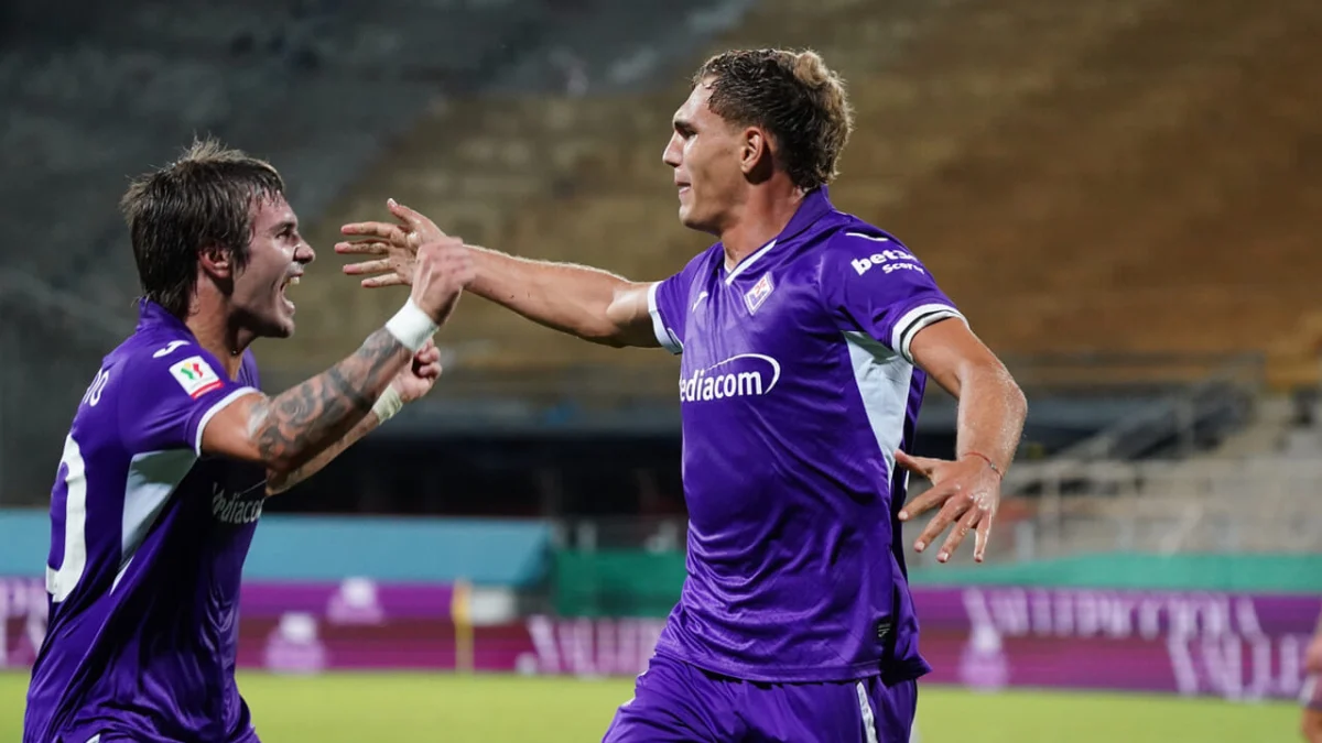 Fiorentina e Napoli durante una partita di Serie A al Franchi