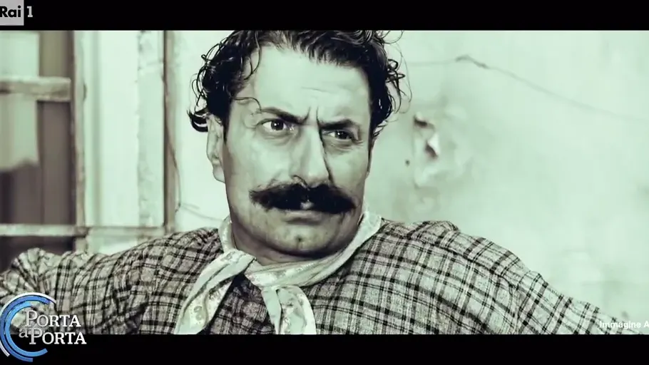 Giovannino Guareschi stasera su Rai 1: Giuseppe Zeno diventa il creatore di Don Camillo e Peppone