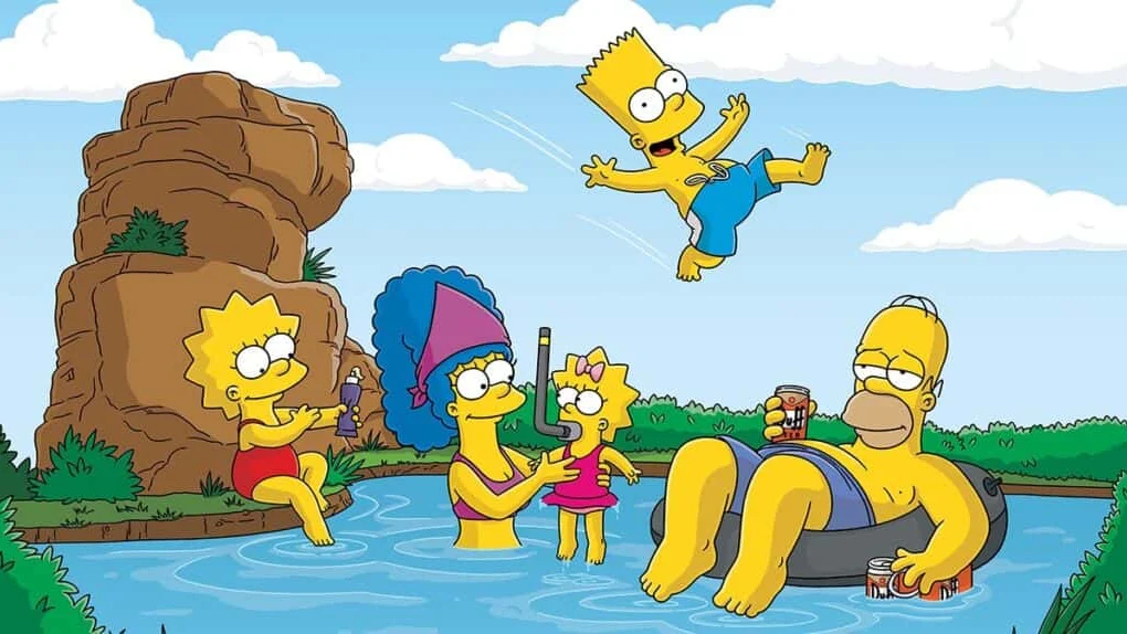 Homer Simpson davanti alla televisione nella casa di Springfield