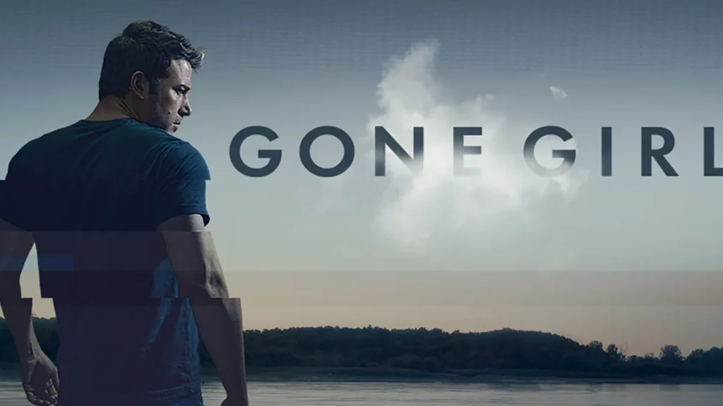 TV8 L'amore bugiardo - Gone Girl Film - In onda alle 21:40 North Carthage, Missouri. Nel giorno del suo quinto anniversario di matrimonio, Nick Dunne denuncia alla polizia la scomparsa di sua moglie, Amy. Sotto la stretta delle forze dell'ordine, chiamate a far luce sulla misteriosa sparizione della donna, e a causa del crescente accanimento mediatico, il ritratto tratteggiato da Nick di un'unione felice e beata comincia a sgretolarsi. Ben presto le sue menzogne, gli inganni, i comportamenti equivoci e i discorsi elusivi fanno nascere in tutti la stessa oscura domanda: Nick Dunne ha ucciso sua moglie? David Fincher, che torna a dirigere un film per il grande schermo a tre anni di distanza dall'acclamato "Millennium - Uomini che odiano le donne", porta in sala il best seller omonimo della scrittrice Gillian Flynn, che firma anche l'adattamento. È un thriller a tinte intensamente drammatiche e capace di sconvolgere le aspettative del pubblico, grazie a una struttura narrativa che ricorda quella di "Seven". Un Ben Affleck ambiguo e oscuro presta il volto al protagonista, Nick Dunne. L'attore è affiancato da una strepitosa Rosamund Pike ("Non buttiamoci giù" e "La fine del mondo") nei panni di Amy, da Neil Patrick Harris visto in "Un milione di modi per morire nel West", e da Carrie Coon, tra gli interpreti sul piccolo schermo della serie "The Leftovers - Svaniti nel nulla". Con quest'ultima pellicola David Fincher si conferma ancora una volta perfettamente a suo agio con un genere - il thriller - che frequenta fin dagli anni '90, quando diresse "Seven" e "The Game", e che ha continuato ad approfondire negli anni confezionando pellicole mozzafiato come "Panic Room" e "Zodiac".